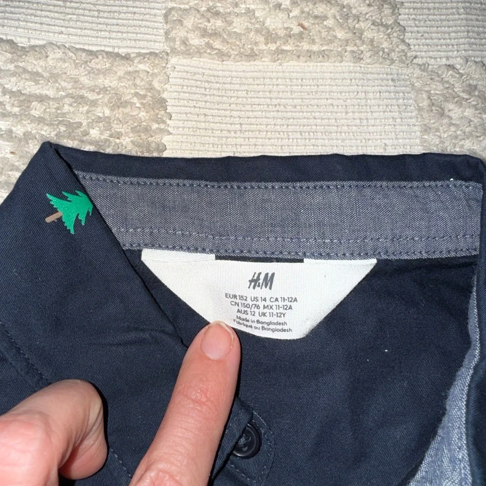 H&M‎ Dark Blue Shirt with Holiday Motif sir US 14